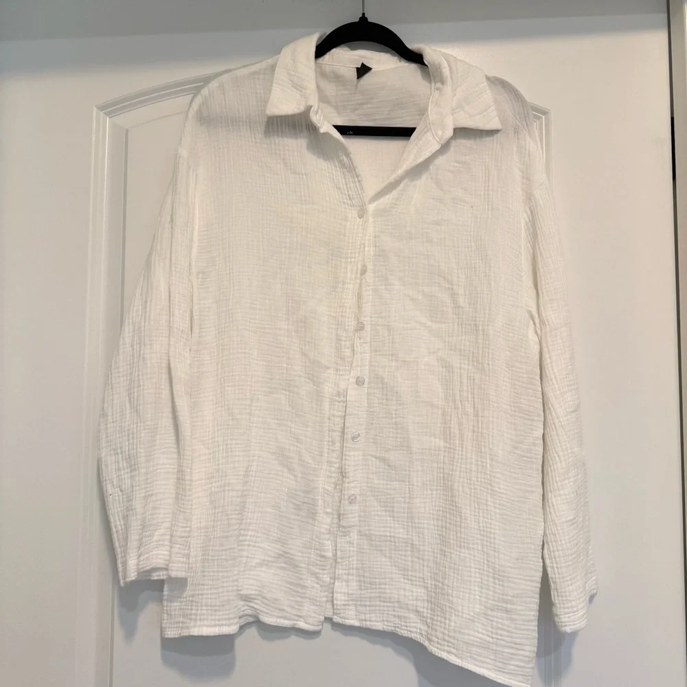 White and Tan Women's Tops Set of 3 (mediums) - Picture 5 of 6